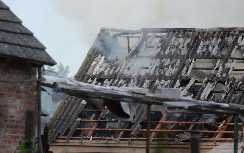 Przy ul. Rydygiera w Grudziądzu płonęła stodoła i budynek gospodarczy [wideo, zdjęcia]