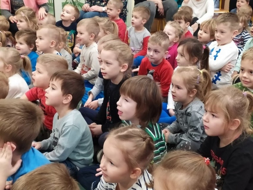 Wolsztyn: teatrzyk przedświąteczny "Każdy może zostać Św. Mikołajem " w Przedszkolu nr 3