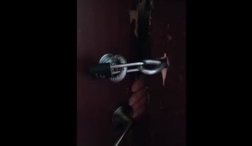 Przerażające nagranie z Częstochowy. 90-latka zamknięta na kłódkę w mieszkaniu