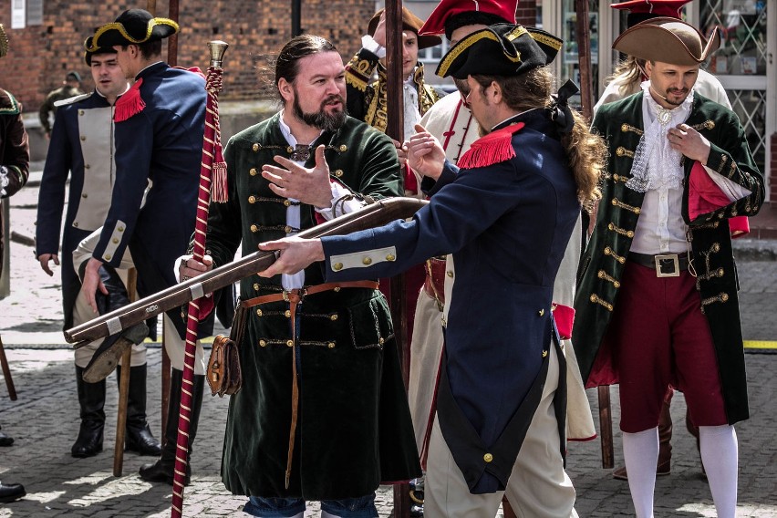 Na rynku staromiejskim odbyła się inscenizacja historyczna...