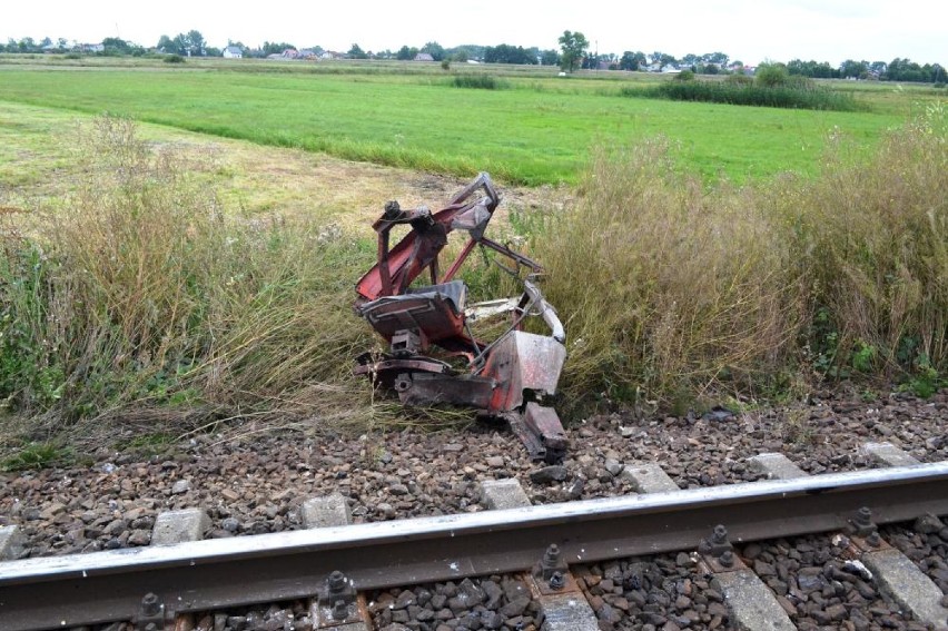 Odolanów: Tragedia na torach. Ciągnik wjechał pod pociąg