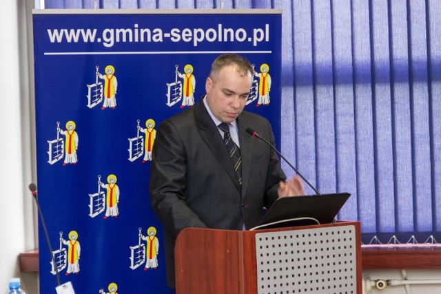 Piotr Bukolt 1 października odszedł ze stanowiska zastępcy dyrektora Powiatowego Urzędu Pracy w Sępólnie. Pracuje na własny rachunek