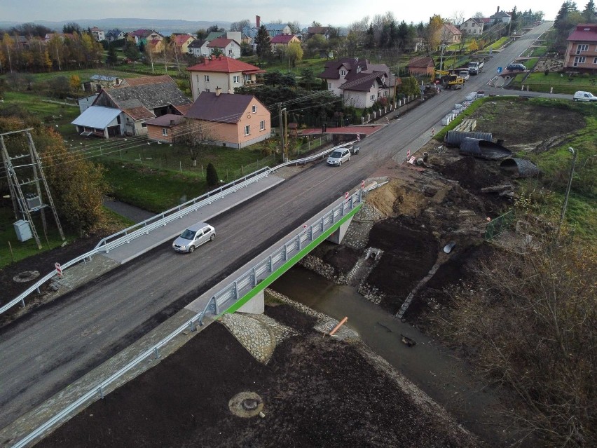 Prace przy remoncie drogi Przemyśl - Malhowice, która prowadzi do planowanego przejścia granicznego, są już na ukończeniu [ZDJĘCIA]