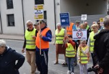 Protest na drodze krajowej 42 w Działoszynie. Mieszkańcy domagają się "ujarzmienia" ruchu samochodowego ZDJĘCIA