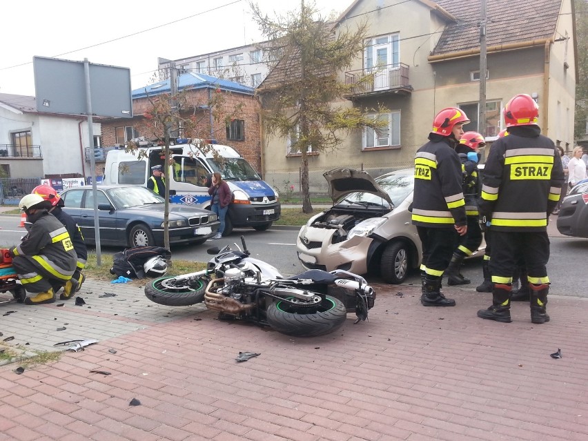 Tarnów. Wypadek z udziałem motocykla na al. Piaskowej