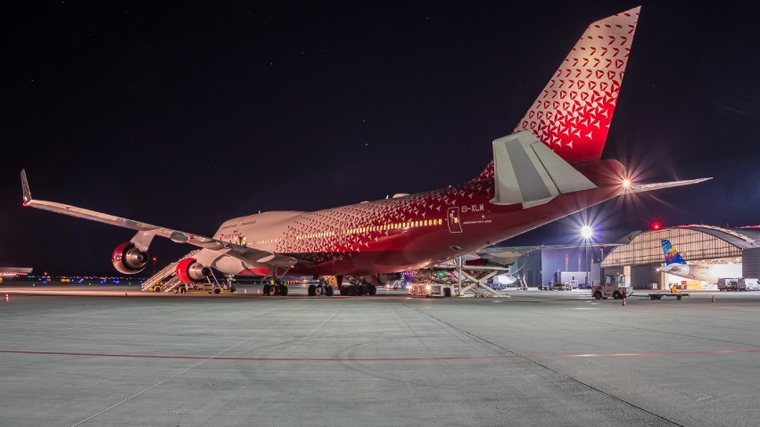 Jumbo jet w Pyrzowicach! [ZDJĘCIA] Jeden z największych samolotów świata lądował na lotnisku Katowice Airport