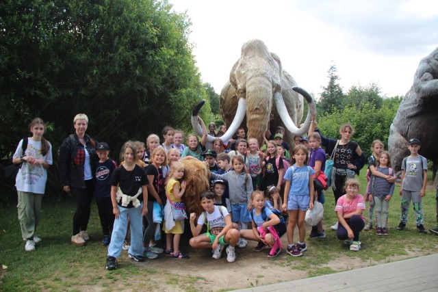 Dzieci pod przywództwem Obornickiego Ośrodka Kultury wybrały się na wycieczkę do Deli Park w Trzebawiu.