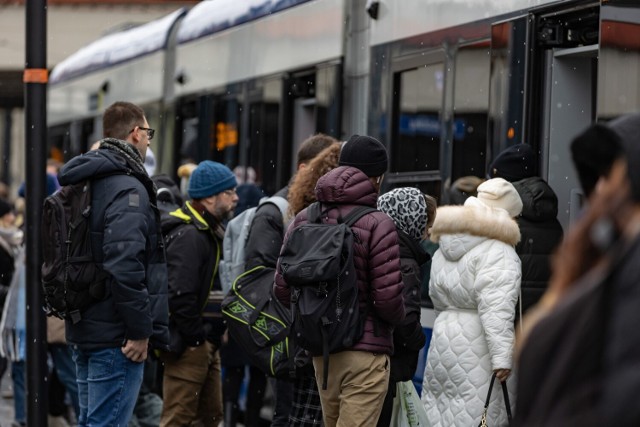 Na czas ferii wprowadzono nowe rozkłady jazdy. Pasażerowie skarzą się na tłok w autobusach i tramwajach