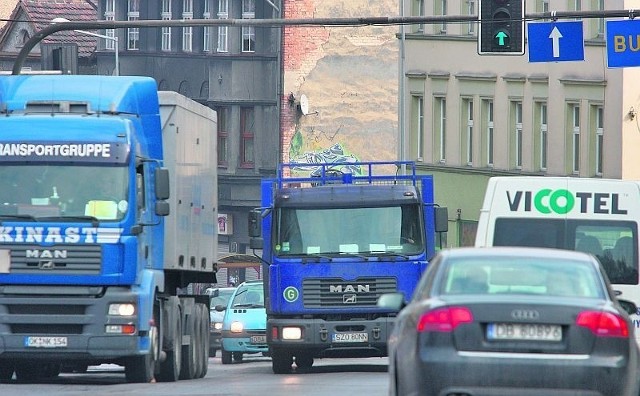 Wałbrzych i Świdnica są dziś zakorkowane. Mieszkańcy obu miast nie mogą się doczekać obwodnic