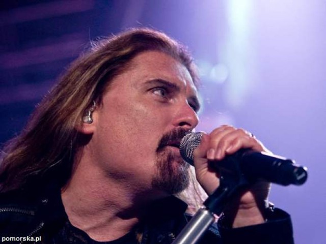 James LaBrie podczas koncertu w Bydgoszczy