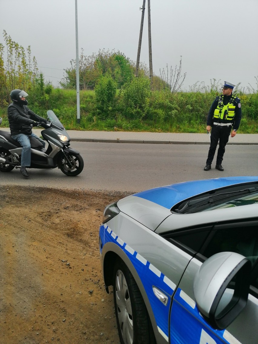 Policjanci z Aleksandrowa Kujawskiego podczas akcji „Bezpieczny przejazd" ujawnili 34 wykroczenia [zdjęcia]