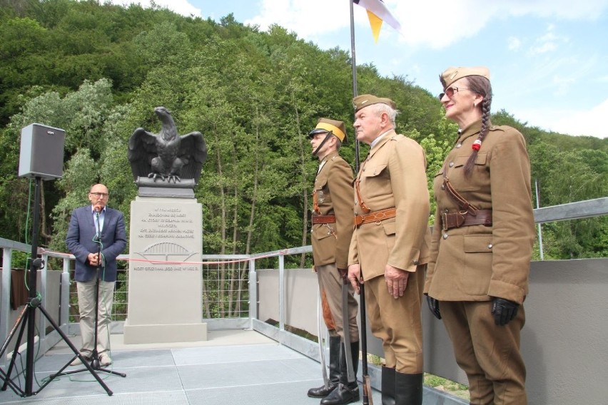 W Kielcach odsłonięto pomnik orła upamiętniającego legionistę Kazimierza Herwina-Piątka (WIDEO)