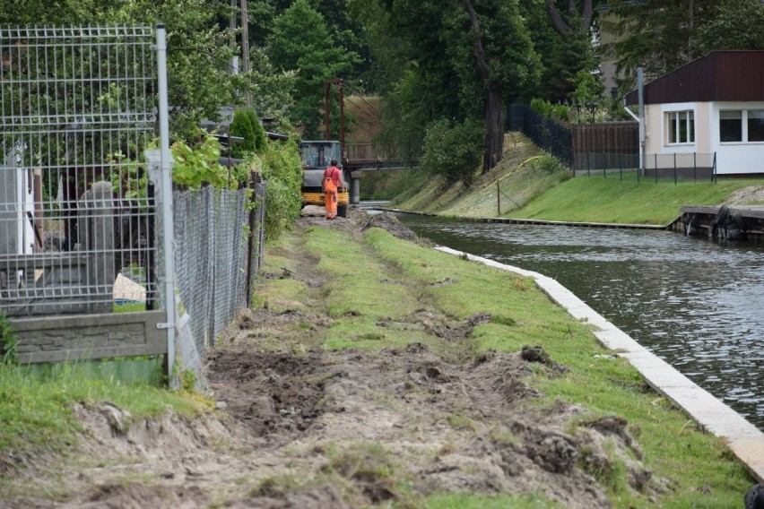 Zbąszyń:Tu zajdzie zmiana: II etap utwardzenia dojścia do falochronu. Nowy chodnik - 1 lipca 2020 [Zdjęcia]      