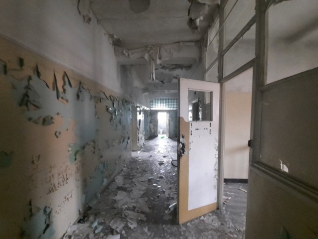 Tak jeszcze niedawno wyglądały wnętrza dawnego oddziału zakaźnego przy ul. Warszawskiej. Trwają tam jednak wielkie prace remontowe. Nie możemy się doczekać ich zakończenia!