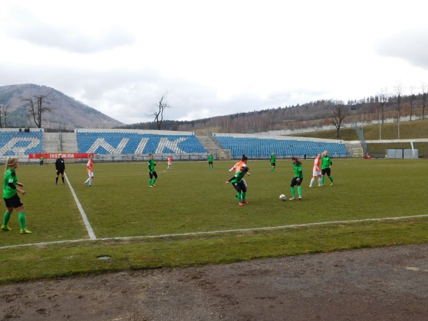 Piłkarki AZS PWSZ zaczęły ligową wiosnę od zwycięstwa u siebie 2:0 nad GOSiR-em Piaseczno