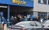 Rząd zamyka wielkopowierzchniowe sklepy budowlane i meblowe. W Bydgoszczy tłumy ruszyły na zakupy [zdjęcia]