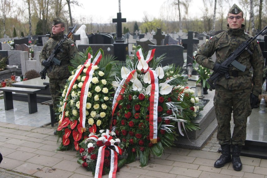 Obchody 9. rocznicy katastrofy smoleńskiej. W Kaliszu oddali cześć Gabrieli Zych. ZDJĘCIA