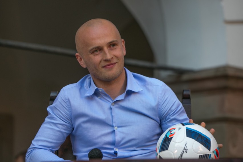 Michał Pazdan: "Sport pokazuje, że można być wartościowym,...
