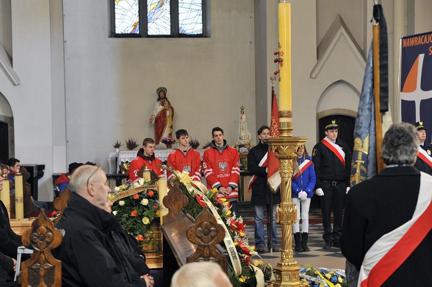 Ostatnie pożegnanie Jana Rodzonia. Spoczął na cmentarzu w...