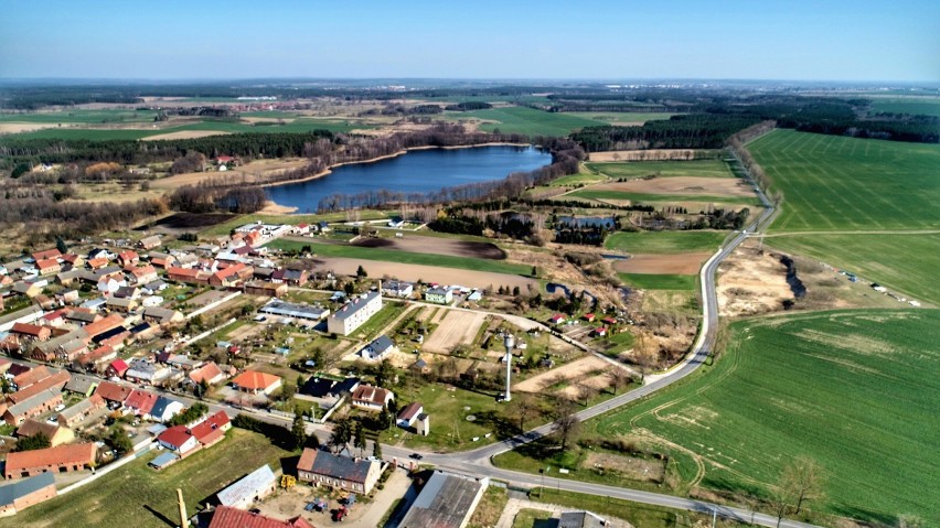 Ołobok i Jezioro Czerniak (Ołobockie) widziane z lotu ptaka