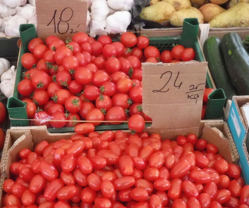 Pomidory 18 - 24 złote za kilogram