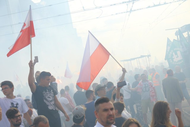 Tysiąc płonących zniczy, mrok i minuta ciszy. W takiej oprawie 28 lipca (sobota) o godz. 21:00 rozpocznie się 28. Bieg Powstania Warszawskiego. W tym roku ponownie do wyboru będą dwa dystanse, 5 lub 10 kilometrów. Planowana jest liczba 12 000 uczestników.

Podczas 28. Biegu Powstania Warszawskiego przewidziane jest wiele atrakcji zarówno dla uczestników jak i kibiców m.in. spotkanie z kombatantami - uczestnikami Powstania Warszawskiego oraz rekonstrukcje historyczne.