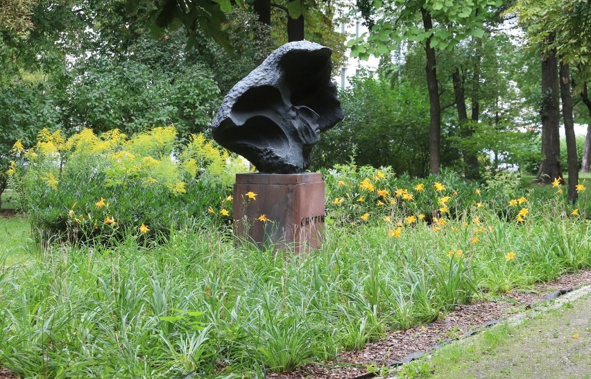 Pomnik Fryderyka Chopina.

>