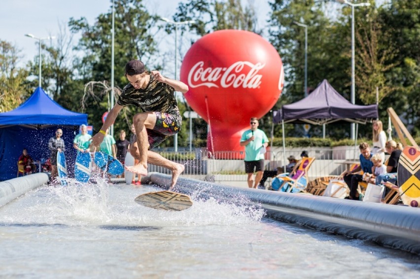 Skimboradowe szaleństwo w Katowicach. Światowe gwiazdy pokażą efektowny ślizg na desce podczas LIBERO x 71 SKIM Silesia Cup