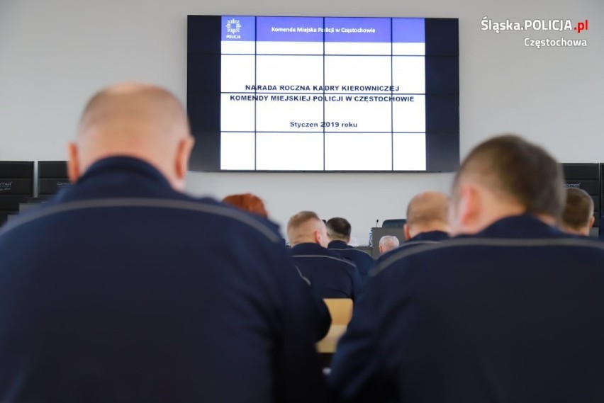 Narada roczna w Komendzie Miejskiej Policji w Częstochowie. Mniej wypadków i rannych w 2018 roku, ale więcej ofiar śmiertelnych ZDJĘCIA