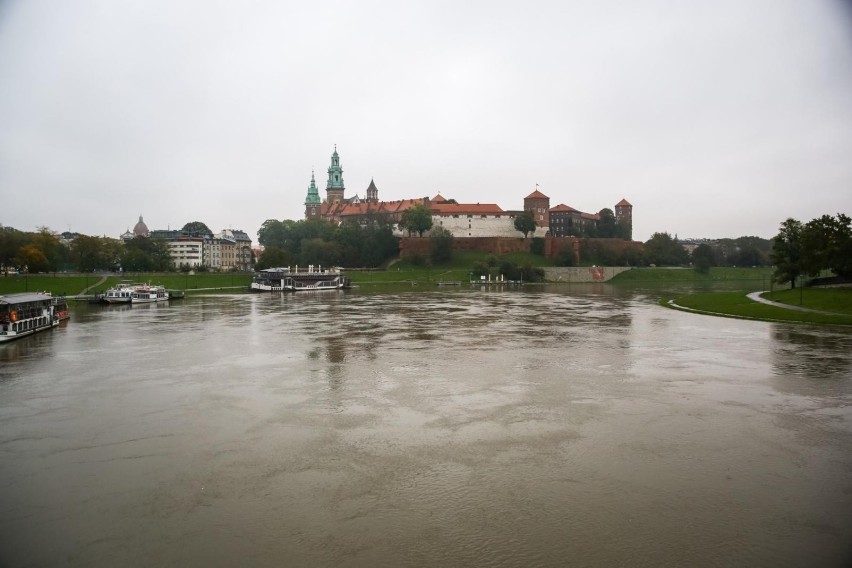 Kraków. Ostrzegają przed ulewami i burzami. Jest porozumienie w sprawie inwestycji przeciwpowodziowych w Bieżanowie