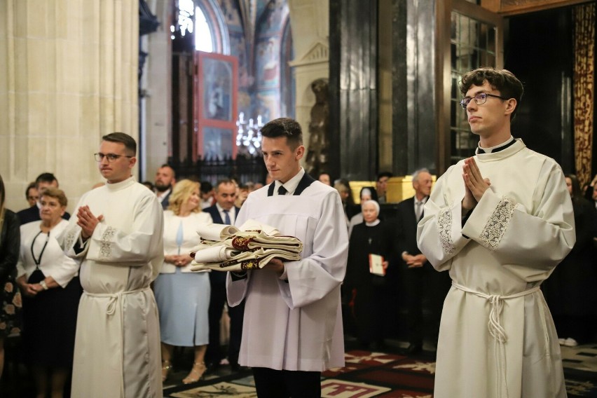 Ośmiu nowych diakonów Archidiecezji Krakowskiej. Klerycy...