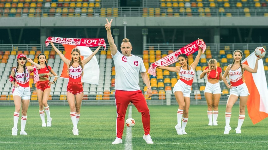 Piosenka na MUNDIAL: Czadoman na bielskim stadionie nagrał teledysk „Polska wygra mecz” [WIDEO]