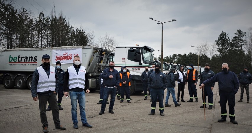 Bełchatów. Trwa strajk w spółce Betrans. PGE GIEK podlicza straty