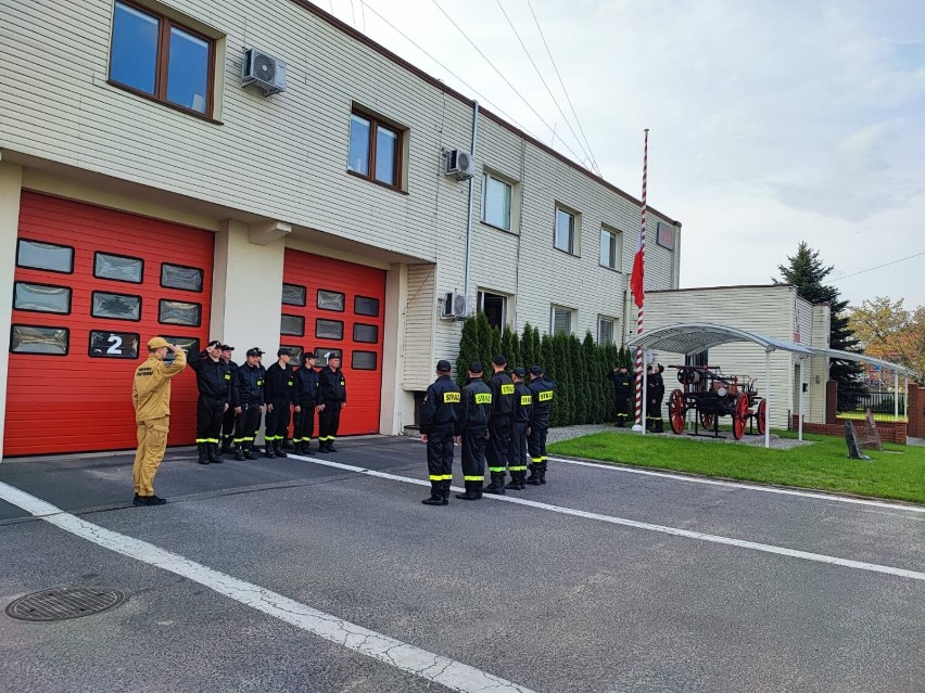 Dzień Flagi uhonorowali także zduńskowolscy strażacy PSP ZDJĘCIA