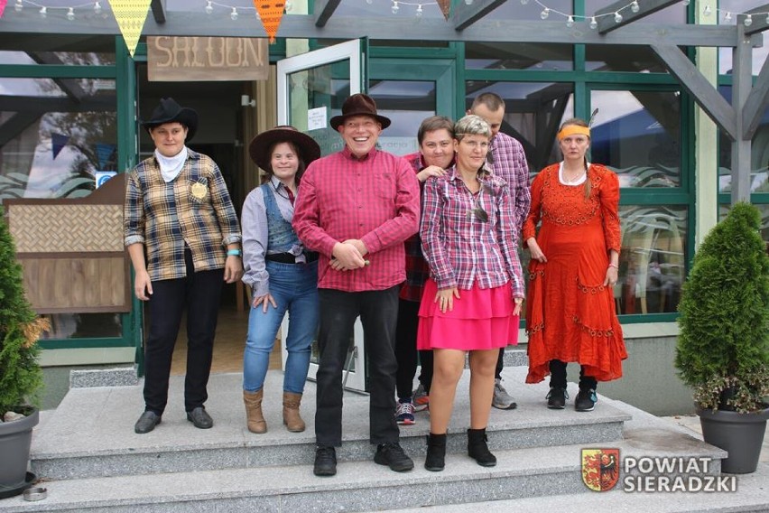 Spotkanie w stylu country Powiatowego Centrum Pomocy Rodzinie w Sieradzu ZDJĘCIA