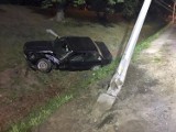 Tczew: BMW uderzyło w latarnię i wpadło do rowu. Autem jechały 4 osoby [AKTUALIZACJA]