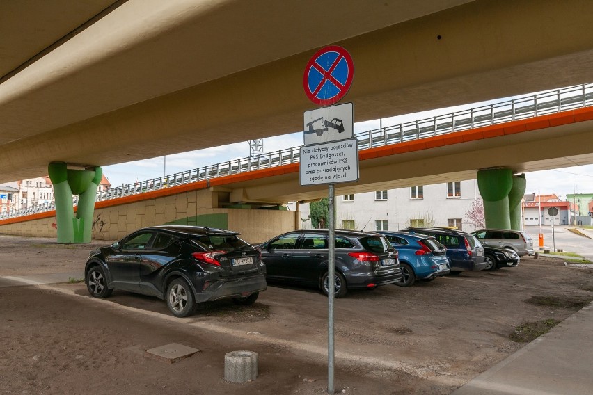 Z parkingu skorzystać mogą tylko pracownicy i osoby...