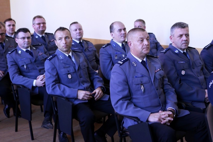 Ci policjanci i pracownicy policji z Wielkopolski przeszli...