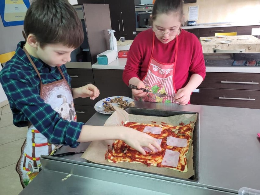 Międzynarodowy Dzień Pizzy w Zespole Szkół Specjalnych w Wieluniu