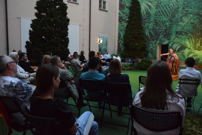 Poruszający koncert Susanne Szambelan w Galerii Sztuki im....