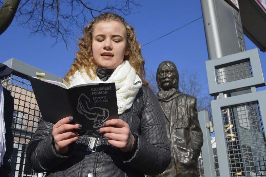 Tak młodzież z II LO w Gorzowie uczciła dzień poezji
