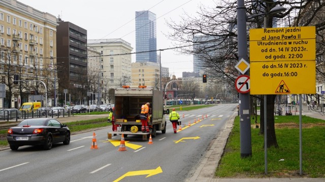 Drogowcy rozpoczynają wiosnę frezowaniem al. Jana Pawła II