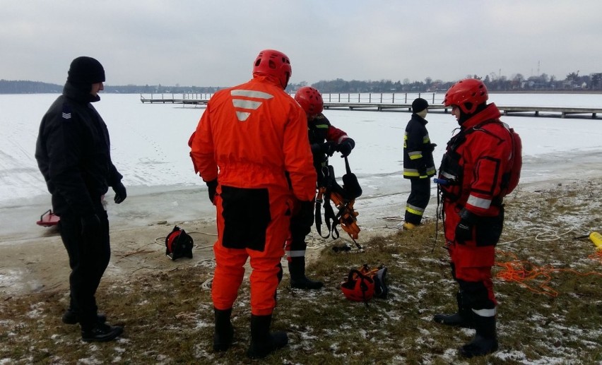 Lubartowscy policjanci wzięli udział w szkoleniu z zakresu ratownictwa lodowego (ZDJĘCIA)