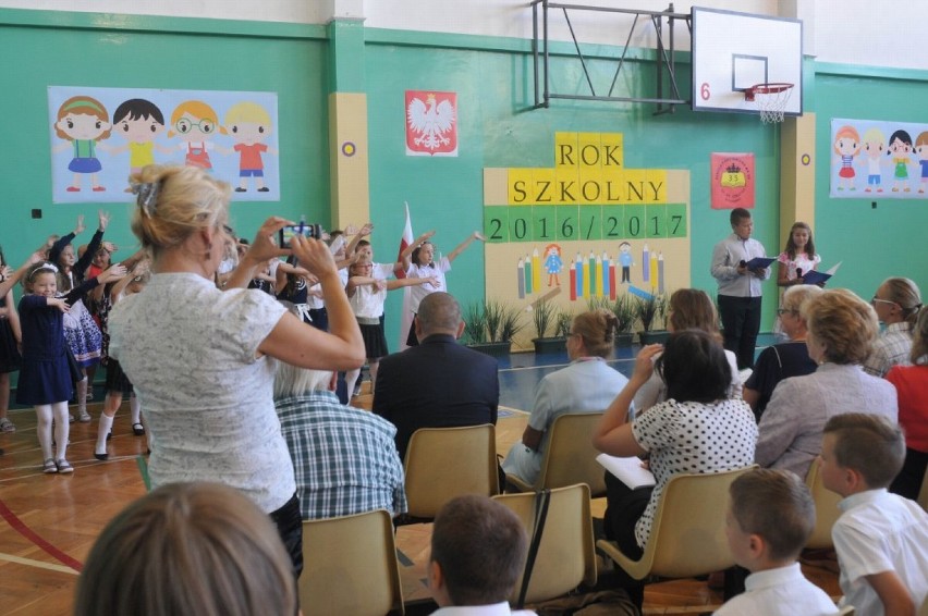 W Poznaniu łącznie naukę rozpoczęło 76 tysięcy uczniów, w...