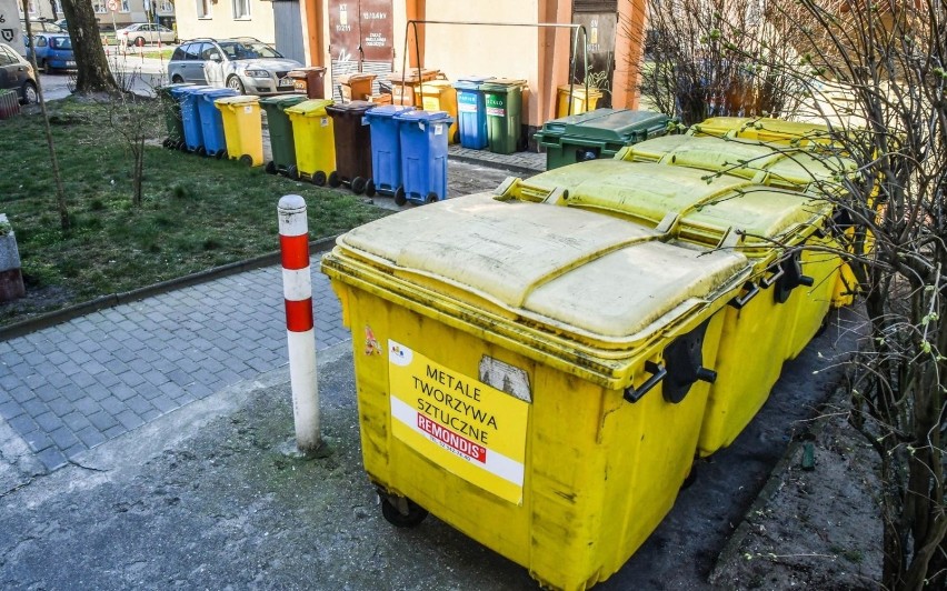 Niemal tydzień bez koszy na śmieci. Gdzie mamy wyrzucać odpady? - pytają mieszkańcy