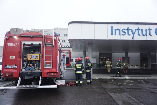 Pożar szachtu instalacyjnego w Instytucie Centrum Zdrowia Matki Polki w Łodzi. Pożar wybuchł w poniedziałek (4 stycznia) przed godz. 9.