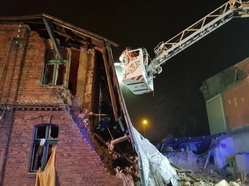 Strażacy z Nowego Sącza przeszukiwali z psami gruzowisko po wybuchu kamienicy w Sosnowcu [ZDJĘCIA]