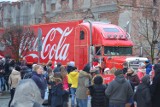 Głogów: Świąteczna Ciężarówka Coca- Coli zaparkowała przy ratuszu [ZDJĘCIA]