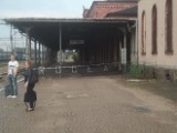 Dworzec w Węglińcu się wali