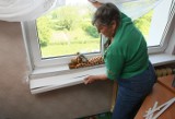 Kielczanka narzeka na źle zamontowane okna i parapety